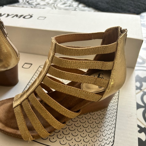 Gold sofft shoes . Wedges - Picture 5 of 7